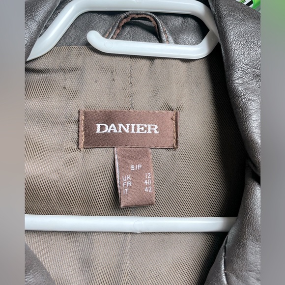 Danier Chocolate Brown Leather Jacket - Picture 16 of 16